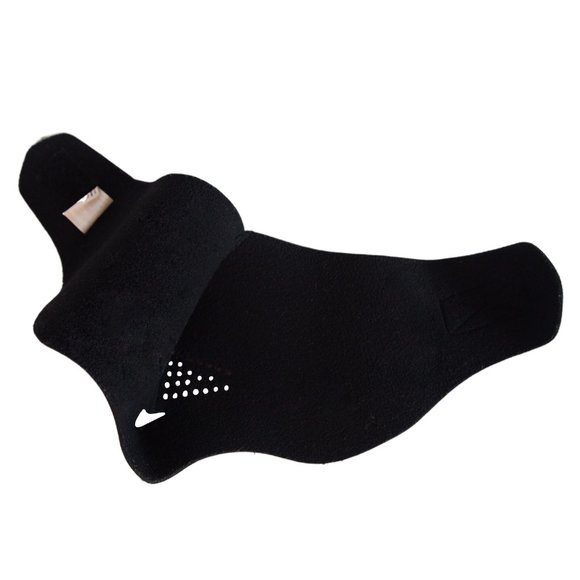 Seirus Neoprene Face Mask w/ Skull Print, Size XS Black & White - Picture 3 of 3